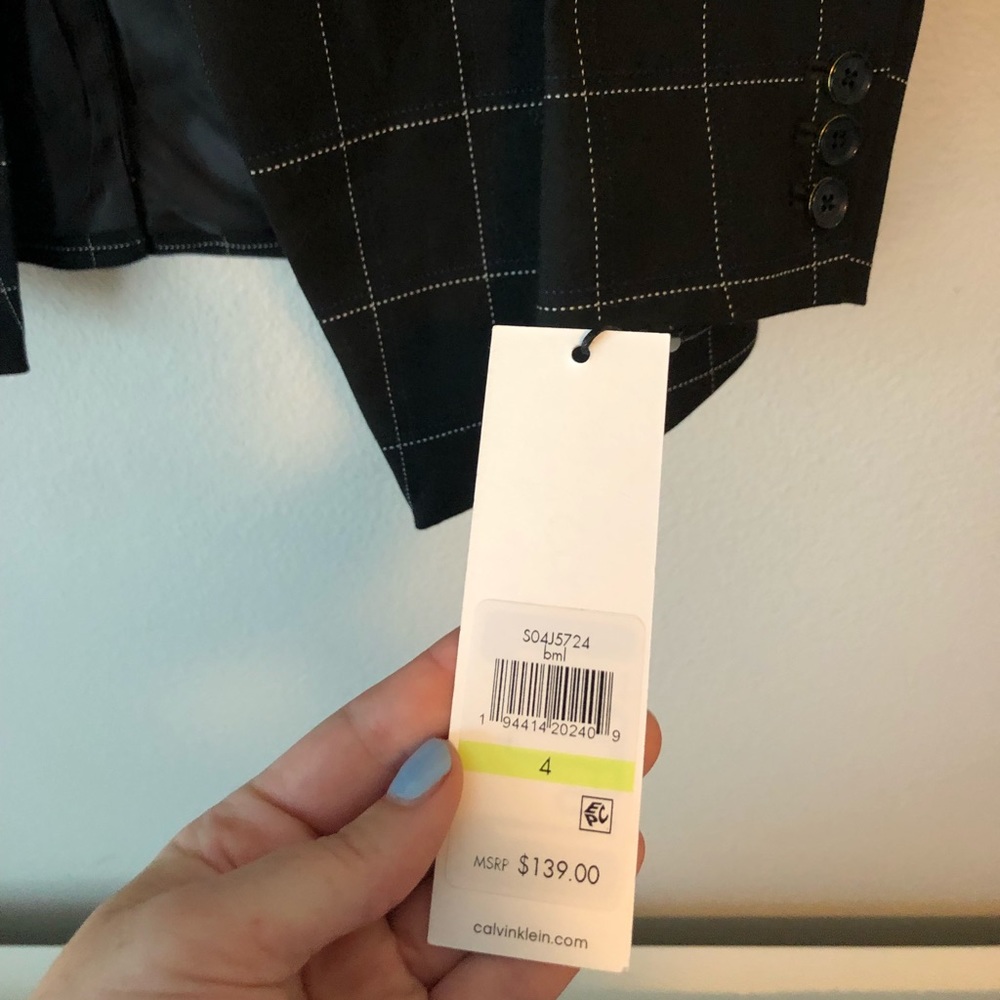 ‼️Last chance! Deleting 4/3‼️ Calvin Klein Blazer - Picture 2 of 9